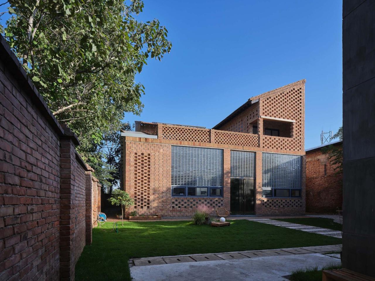 BIM建筑|渭南·巴邑村玻璃砖房 / 西安建筑科技大学设计研究总院 BIM建筑|渭南·巴邑村玻璃砖房 / 西安建筑科技大学设计研究总院