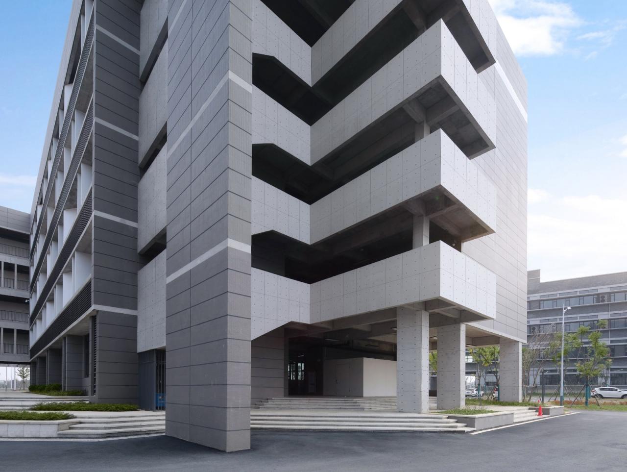 BIM建筑|行山乐水书自华:长江艺术工程职业学院3#教学实训楼 / 湖北建艺风工程设计有限公司 BIM建筑|行山乐水书自华:长江艺术工程职业学院3#教学实训楼 / 湖北建艺风工程设计有限公司