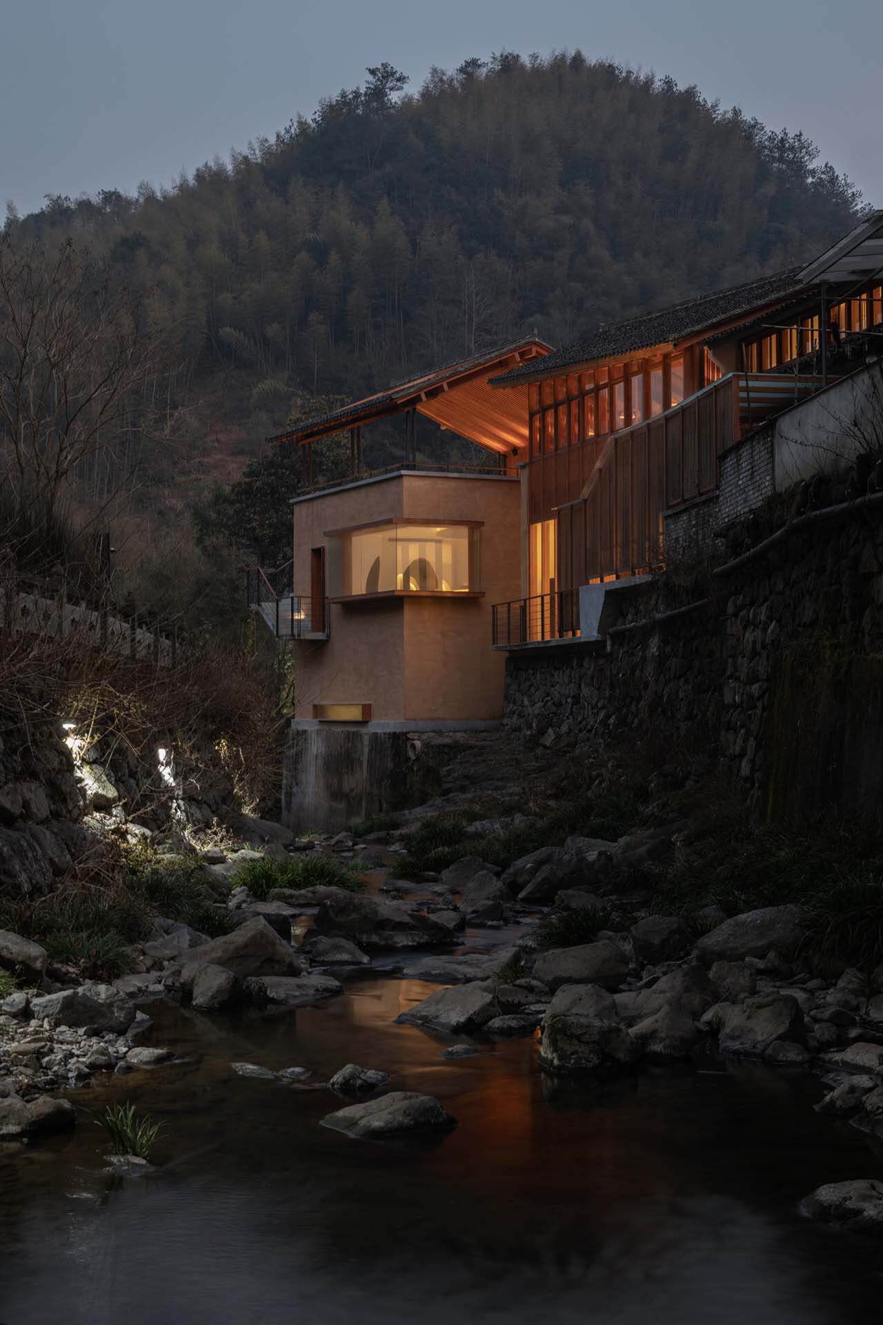 BIM建筑|奉化栖霞坑发电站改造的溪边餐厅 / 尌林建筑设计事务所 BIM建筑|奉化栖霞坑发电站改造的溪边餐厅 / 尌林建筑设计事务所
