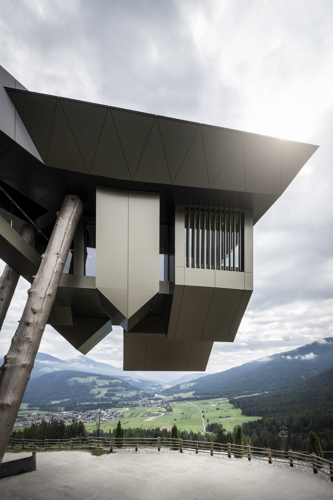 BIM建筑|“倒挂”建筑,Hubertus 酒店扩建 / noa* BIM建筑|“倒挂”建筑,Hubertus 酒店扩建 / noa*