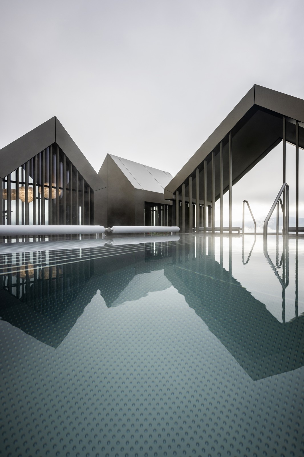 BIM建筑|“倒挂”建筑,Hubertus 酒店扩建 / noa* BIM建筑|“倒挂”建筑,Hubertus 酒店扩建 / noa*
