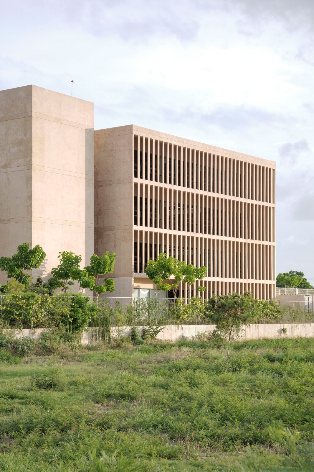 BIM建筑|梅里达银行与商业学校 / IUA Ignacio Urquiza Arquitectos BIM建筑|梅里达银行与商业学校 / IUA Ignacio Urquiza Arquitectos