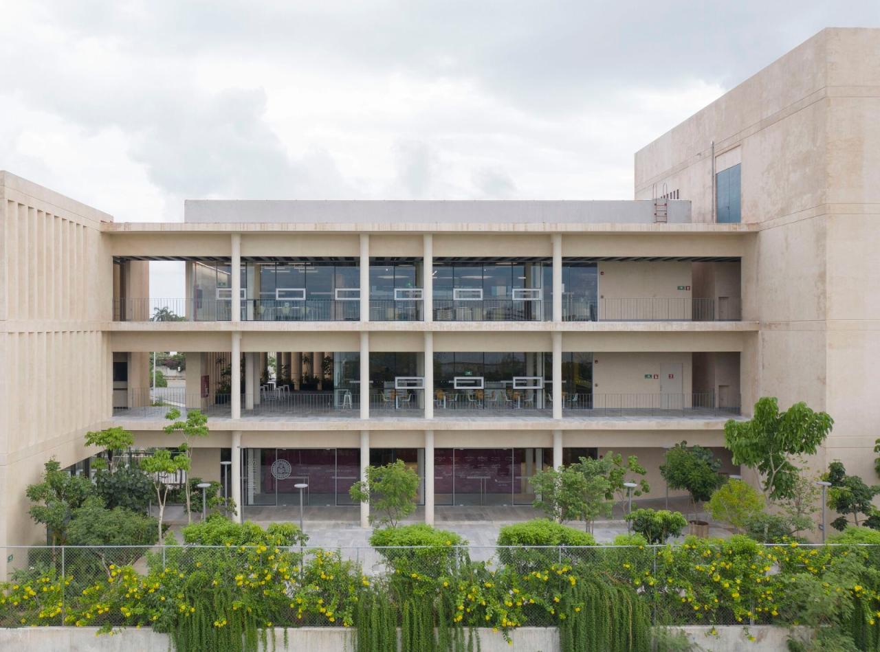 BIM建筑|梅里达银行与商业学校 / IUA Ignacio Urquiza Arquitectos BIM建筑|梅里达银行与商业学校 / IUA Ignacio Urquiza Arquitectos