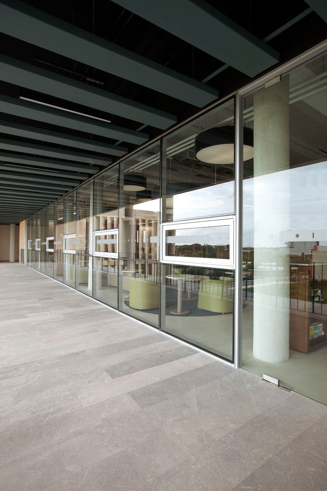 BIM建筑|梅里达银行与商业学校 / IUA Ignacio Urquiza Arquitectos BIM建筑|梅里达银行与商业学校 / IUA Ignacio Urquiza Arquitectos