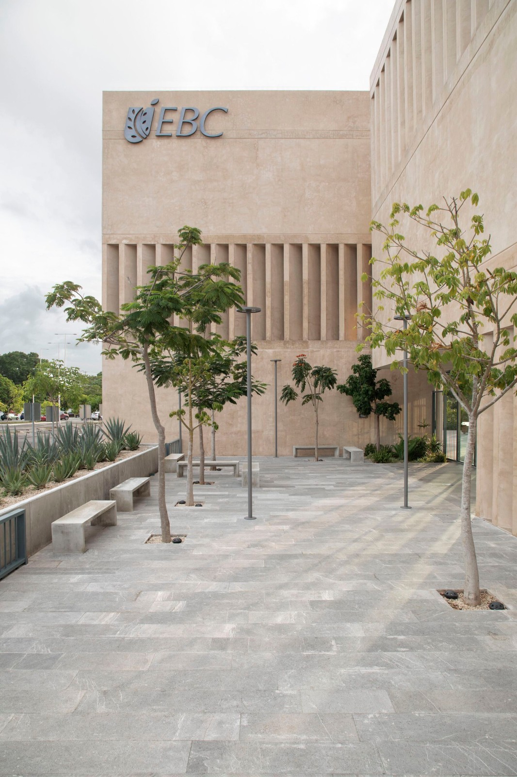 BIM建筑|梅里达银行与商业学校 / IUA Ignacio Urquiza Arquitectos BIM建筑|梅里达银行与商业学校 / IUA Ignacio Urquiza Arquitectos