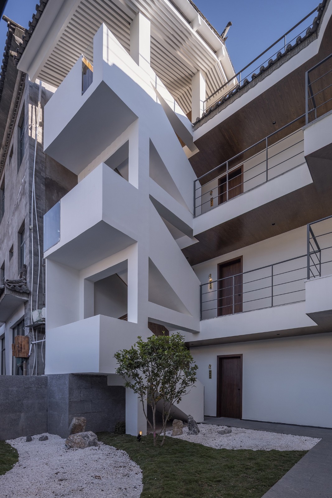 BIM建筑|海边的心灵驿站 :大理双廊陶唐之丘度假酒店设计 / 三文建筑 BIM建筑|海边的心灵驿站 :大理双廊陶唐之丘度假酒店设计 / 三文建筑