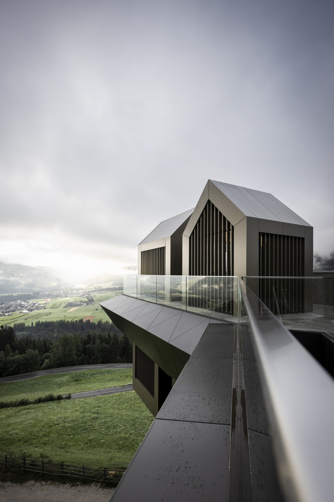 BIM建筑|“倒挂”建筑,Hubertus 酒店扩建 / noa* BIM建筑|“倒挂”建筑,Hubertus 酒店扩建 / noa*