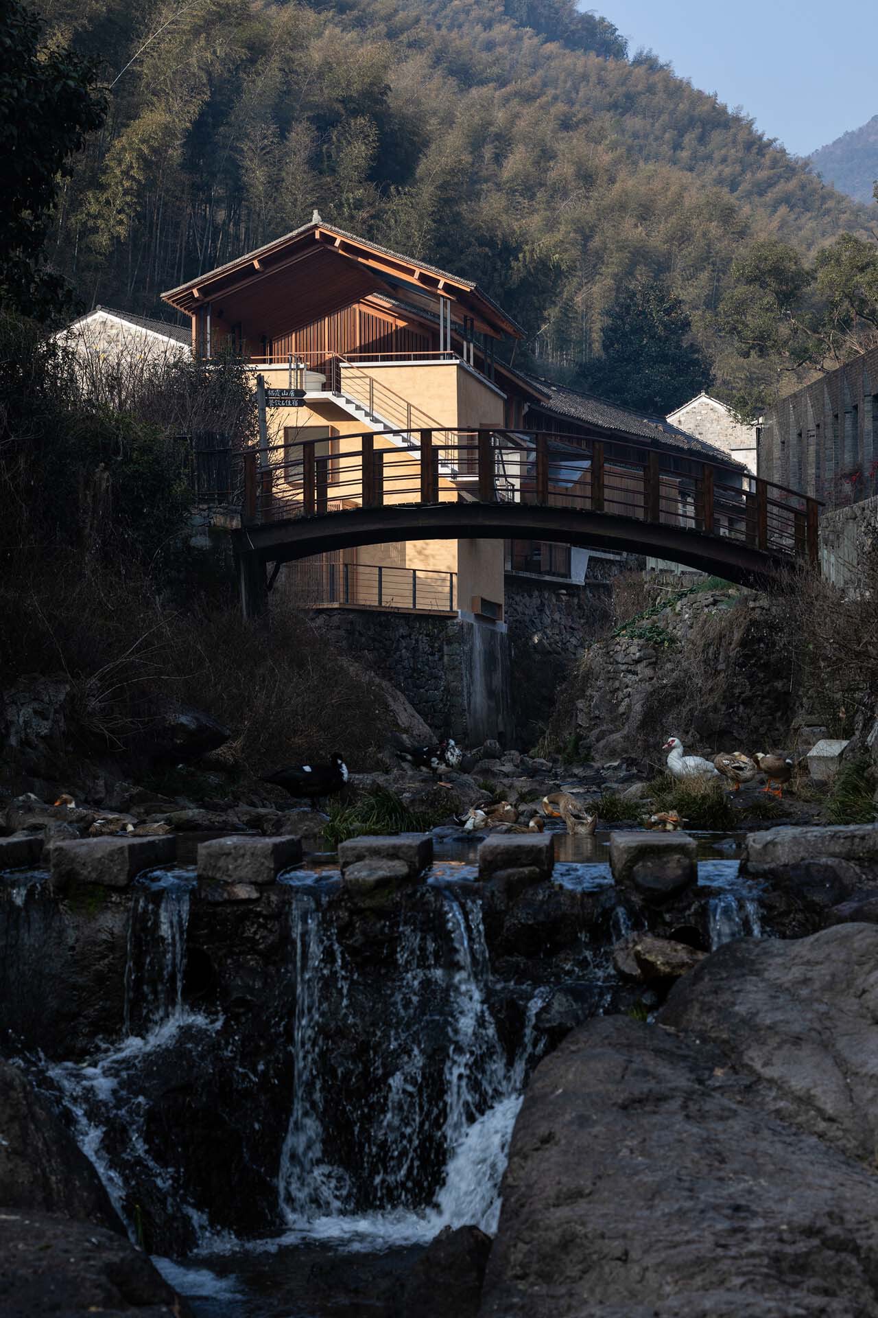 BIM建筑|奉化栖霞坑发电站改造的溪边餐厅 / 尌林建筑设计事务所 BIM建筑|奉化栖霞坑发电站改造的溪边餐厅 / 尌林建筑设计事务所