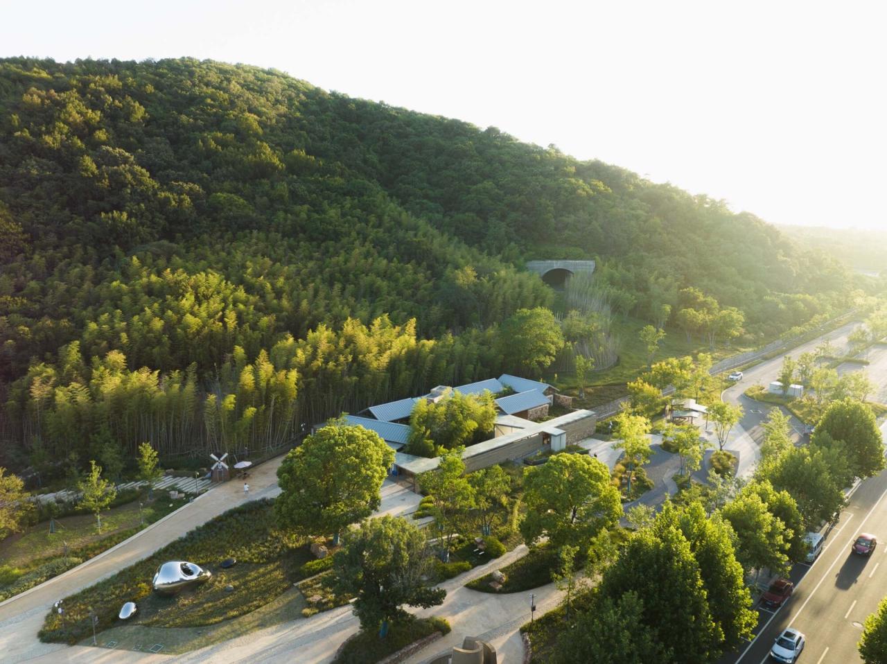 BIM建筑|南京汤山猿人洞游客驿站 / 东南大学建筑设计研究院建筑技术与艺术(ATA)工作室 BIM建筑|南京汤山猿人洞游客驿站 / 东南大学建筑设计研究院建筑技术与艺术(ATA)工作室