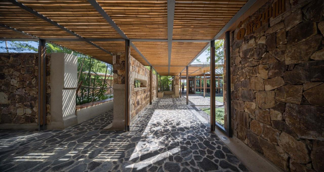 BIM建筑|南京汤山猿人洞游客驿站 / 东南大学建筑设计研究院建筑技术与艺术(ATA)工作室 BIM建筑|南京汤山猿人洞游客驿站 / 东南大学建筑设计研究院建筑技术与艺术(ATA)工作室