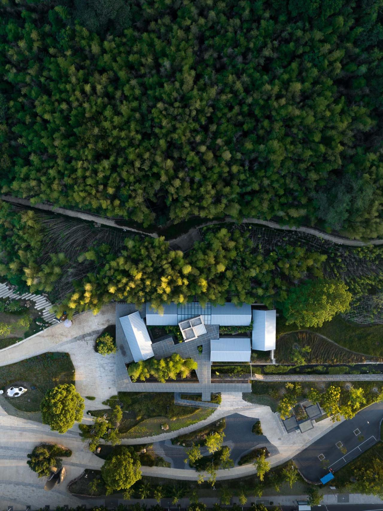 BIM建筑|南京汤山猿人洞游客驿站 / 东南大学建筑设计研究院建筑技术与艺术(ATA)工作室 BIM建筑|南京汤山猿人洞游客驿站 / 东南大学建筑设计研究院建筑技术与艺术(ATA)工作室