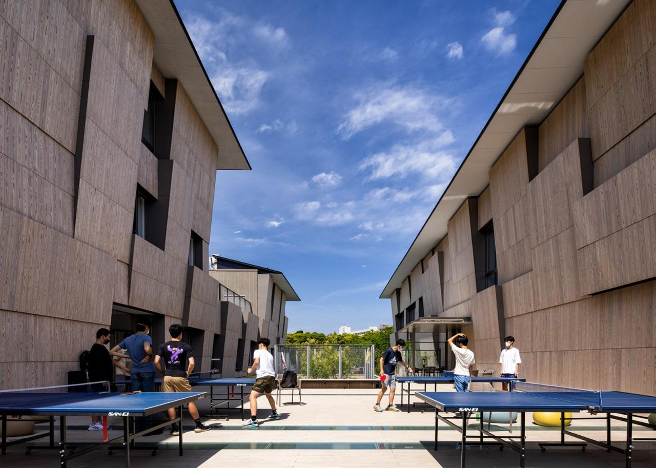 BIM建筑|横滨国际学校,内外均木质饰面 / 大成建设 + 隈研吾建筑都市设计事务所 BIM建筑|横滨国际学校,内外均木质饰面 / 大成建设 + 隈研吾建筑都市设计事务所