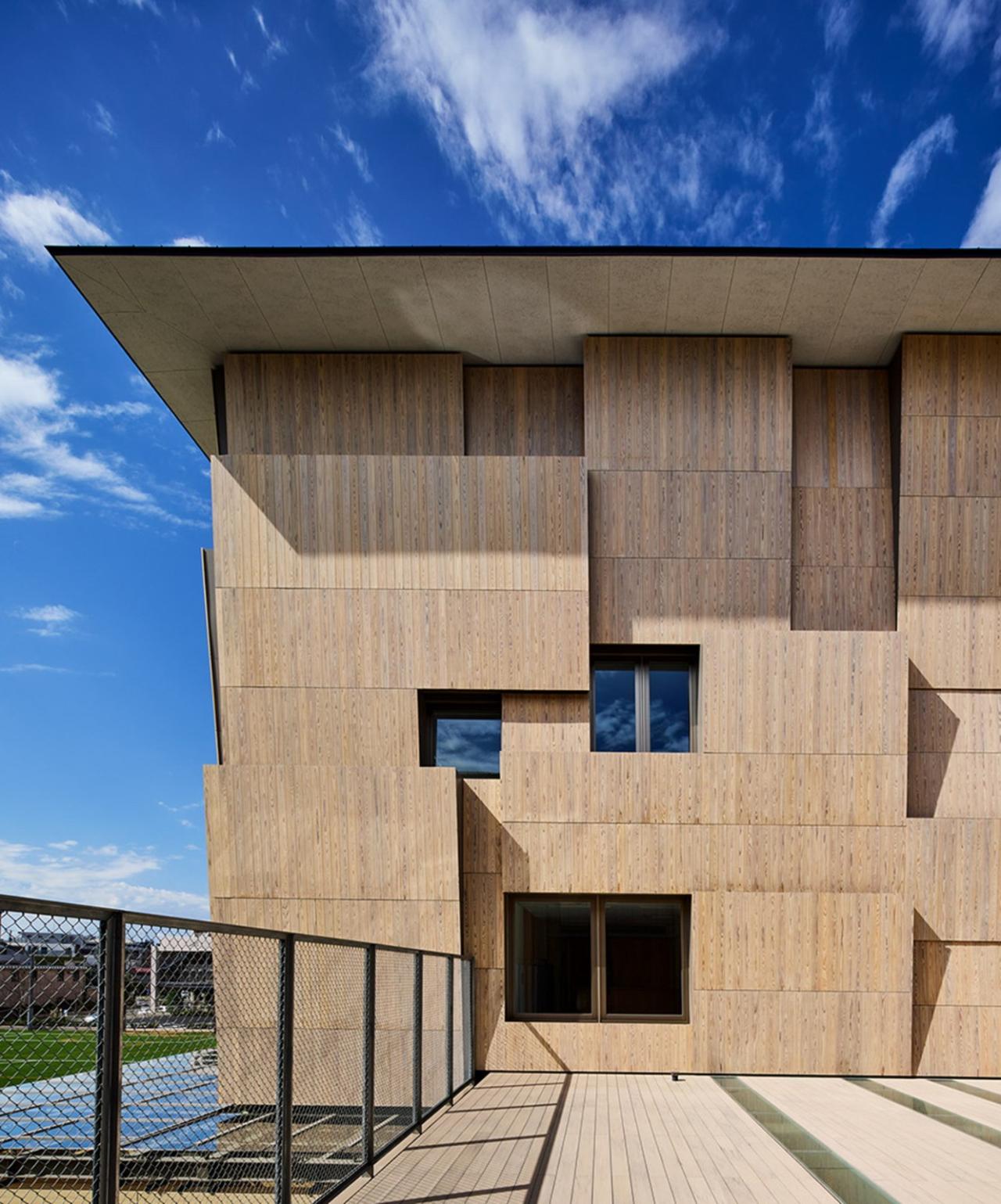 BIM建筑|横滨国际学校,内外均木质饰面 / 大成建设 + 隈研吾建筑都市设计事务所 BIM建筑|横滨国际学校,内外均木质饰面 / 大成建设 + 隈研吾建筑都市设计事务所