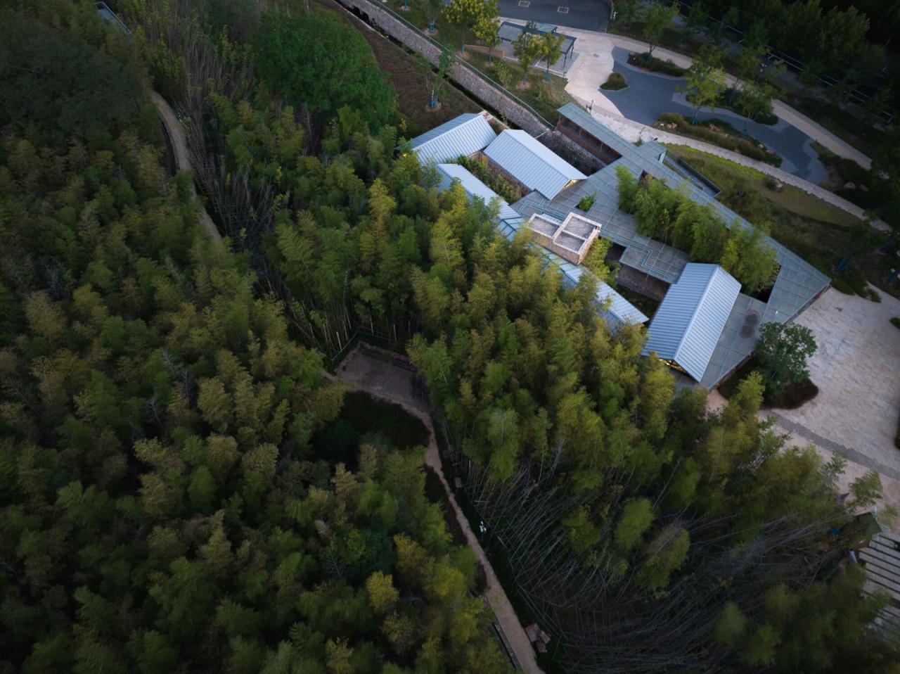BIM建筑|南京汤山猿人洞游客驿站 / 东南大学建筑设计研究院建筑技术与艺术(ATA)工作室 BIM建筑|南京汤山猿人洞游客驿站 / 东南大学建筑设计研究院建筑技术与艺术(ATA)工作室