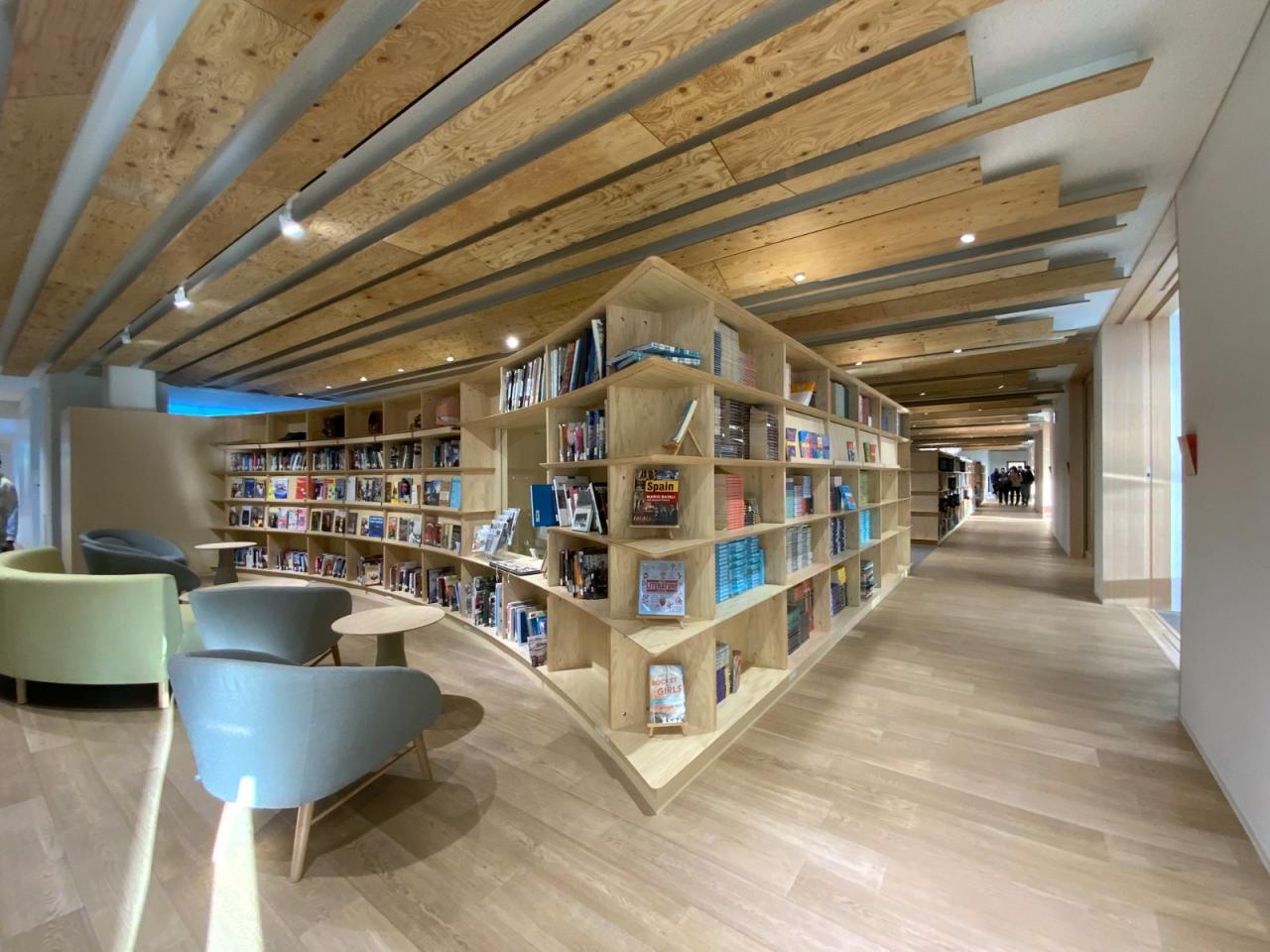 BIM建筑|横滨国际学校,内外均木质饰面 / 大成建设 + 隈研吾建筑都市设计事务所 BIM建筑|横滨国际学校,内外均木质饰面 / 大成建设 + 隈研吾建筑都市设计事务所