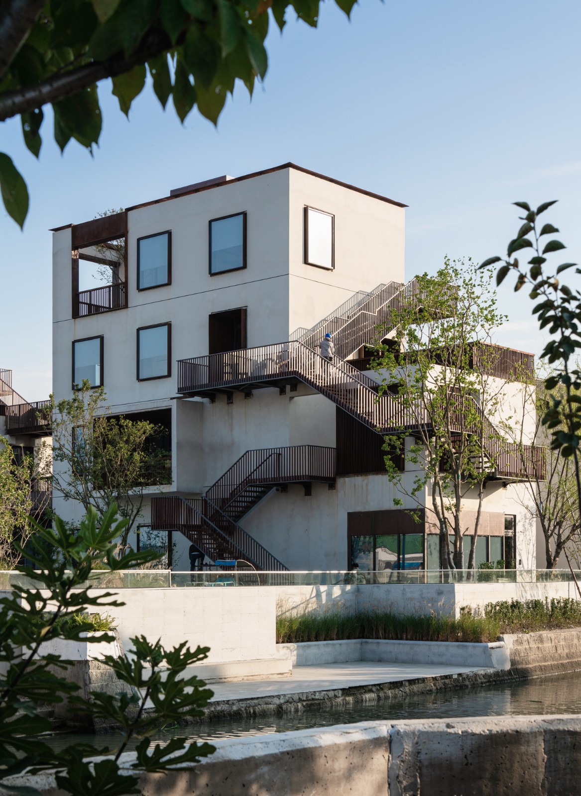 BIM建筑|长三角一体化示范区:丁栅水乡SOHO智慧粮仓 / line+建筑事务所、MLA+ BIM建筑|长三角一体化示范区:丁栅水乡SOHO智慧粮仓 / line+建筑事务所、MLA+