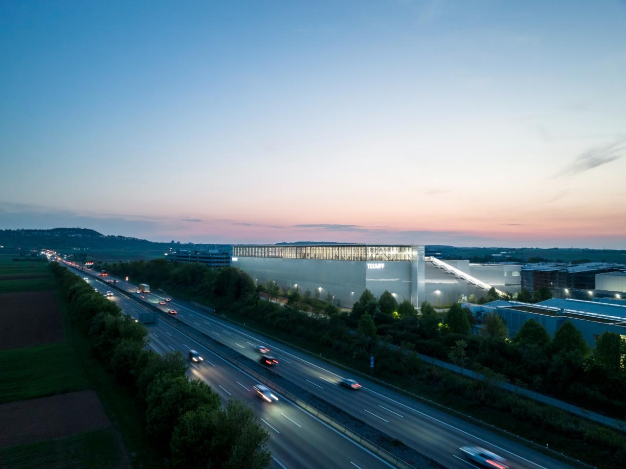 BIM建筑|空中健身,通快集团运动中心 / Barkow Leibinger BIM建筑|空中健身,通快集团运动中心 / Barkow Leibinger