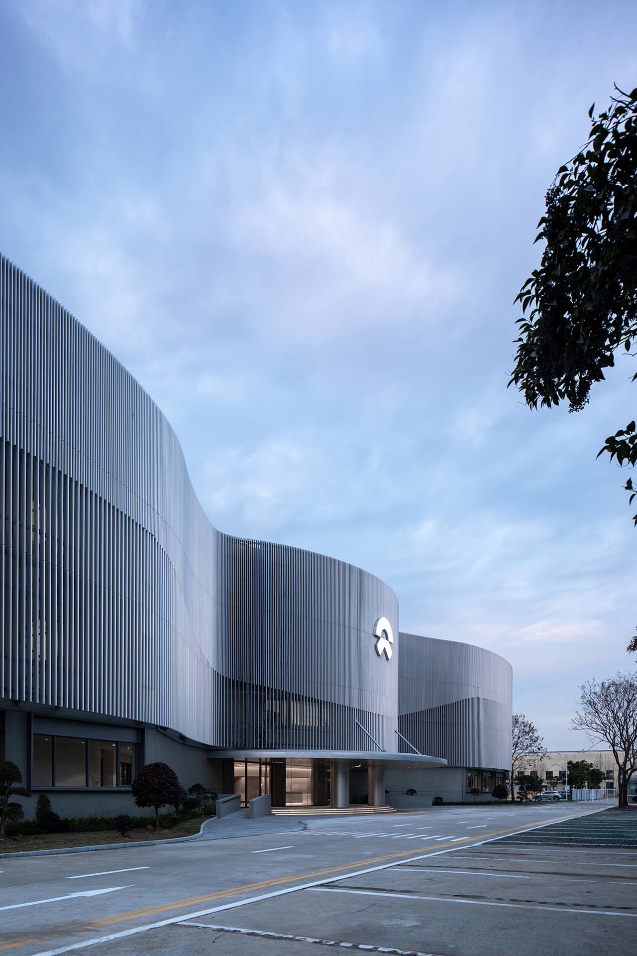 BIM建筑|蔚来交付中心 / Kokaistudios BIM建筑|蔚来交付中心 / Kokaistudios