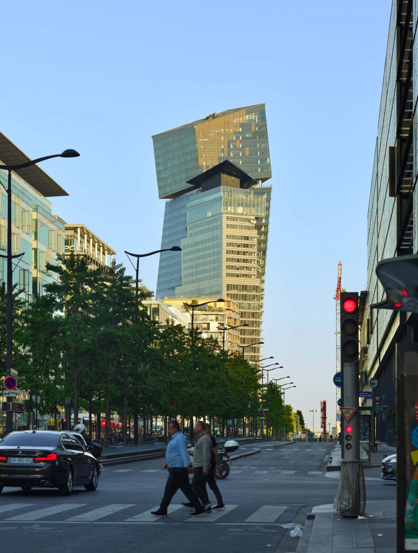 BIM建筑|让·努维尔在巴黎完成倾斜的摩天大楼 BIM建筑|让·努维尔在巴黎完成倾斜的摩天大楼