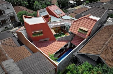 BIM建筑|爪哇屋顶+旋转房间,分心的房子 / Ismail Solehudin Architecture-BIM建筑网