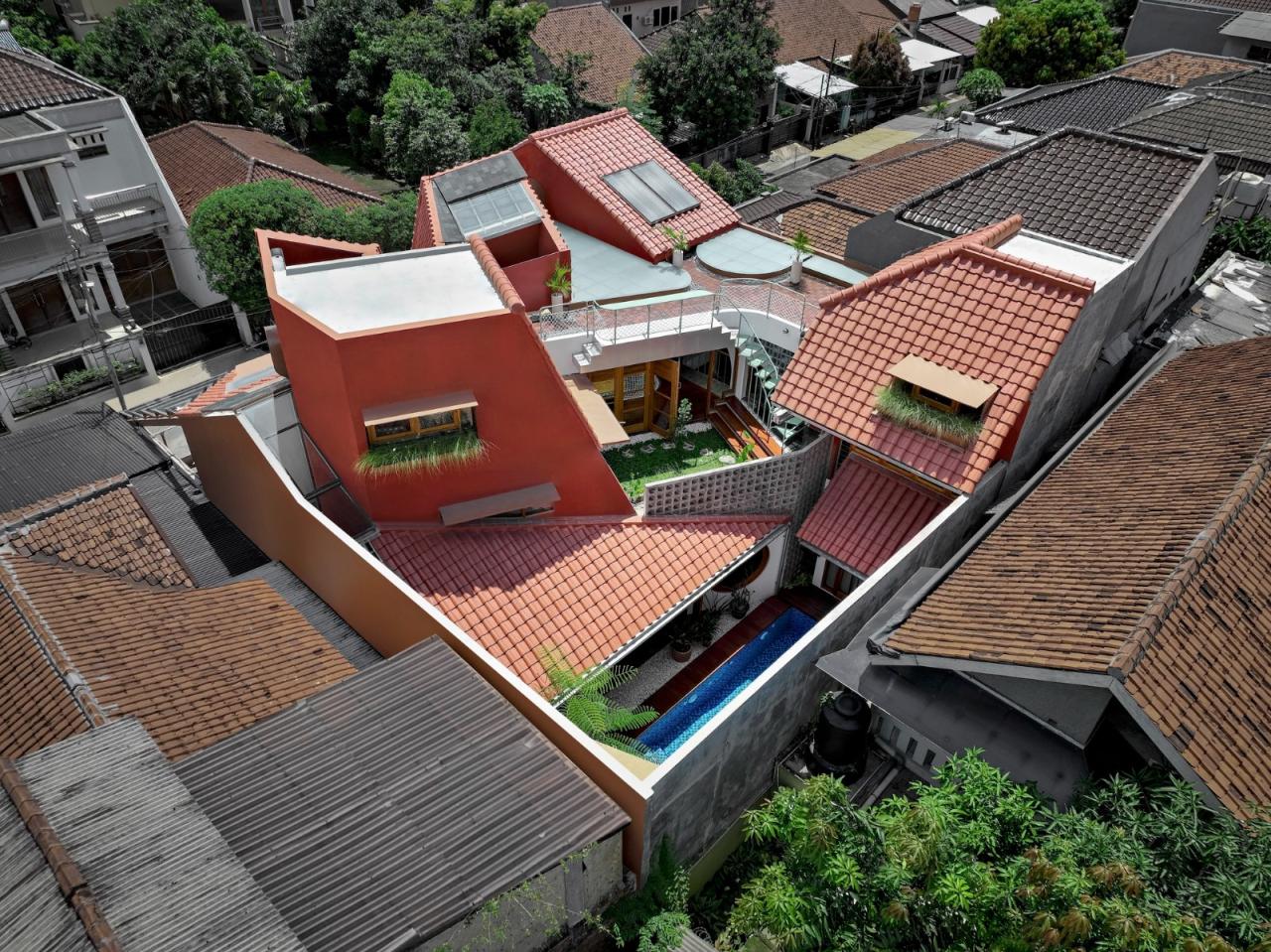 BIM建筑|爪哇屋顶+旋转房间,分心的房子 / Ismail Solehudin Architecture BIM建筑|爪哇屋顶+旋转房间,分心的房子 / Ismail Solehudin Architecture