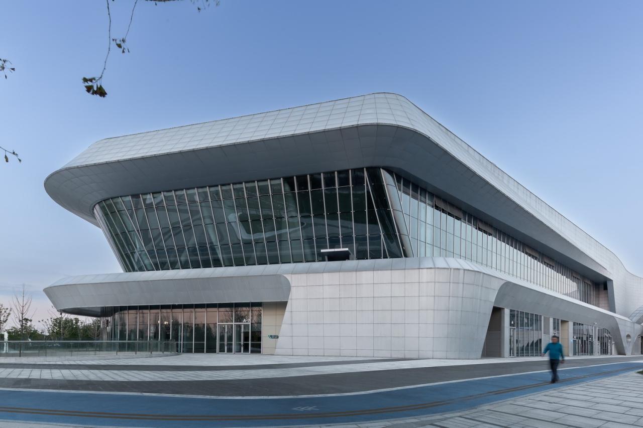 BIM建筑|体育运动催化城市生活:桐乡市全民健身中心暨李宁体育园 / PTD柏涛设计 BIM建筑|体育运动催化城市生活:桐乡市全民健身中心暨李宁体育园 / PTD柏涛设计