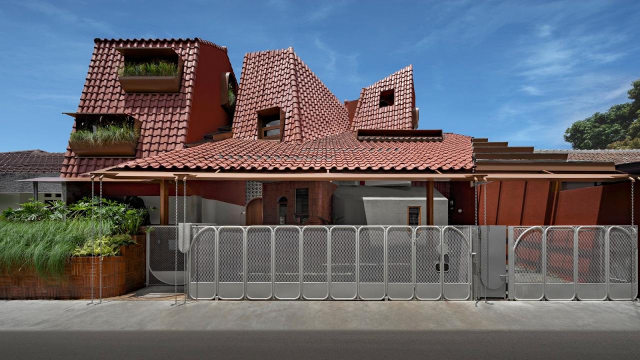 BIM建筑|爪哇屋顶+旋转房间,分心的房子 / Ismail Solehudin Architecture BIM建筑|爪哇屋顶+旋转房间,分心的房子 / Ismail Solehudin Architecture