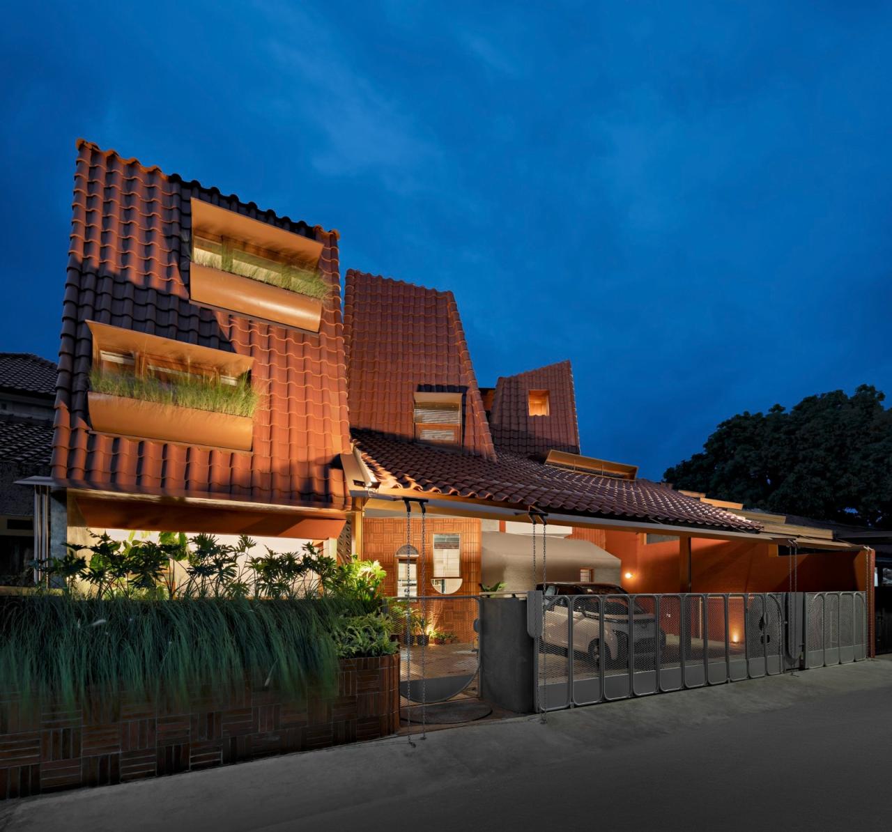 BIM建筑|爪哇屋顶+旋转房间,分心的房子 / Ismail Solehudin Architecture BIM建筑|爪哇屋顶+旋转房间,分心的房子 / Ismail Solehudin Architecture