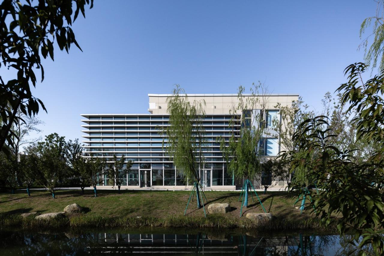 BIM建筑|体育运动催化城市生活:桐乡市全民健身中心暨李宁体育园 / PTD柏涛设计 BIM建筑|体育运动催化城市生活:桐乡市全民健身中心暨李宁体育园 / PTD柏涛设计
