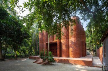 BIM建筑| 陵墓纪念堂,混凝土圆柱‘滴落’ / Sthapotik-BIM建筑网