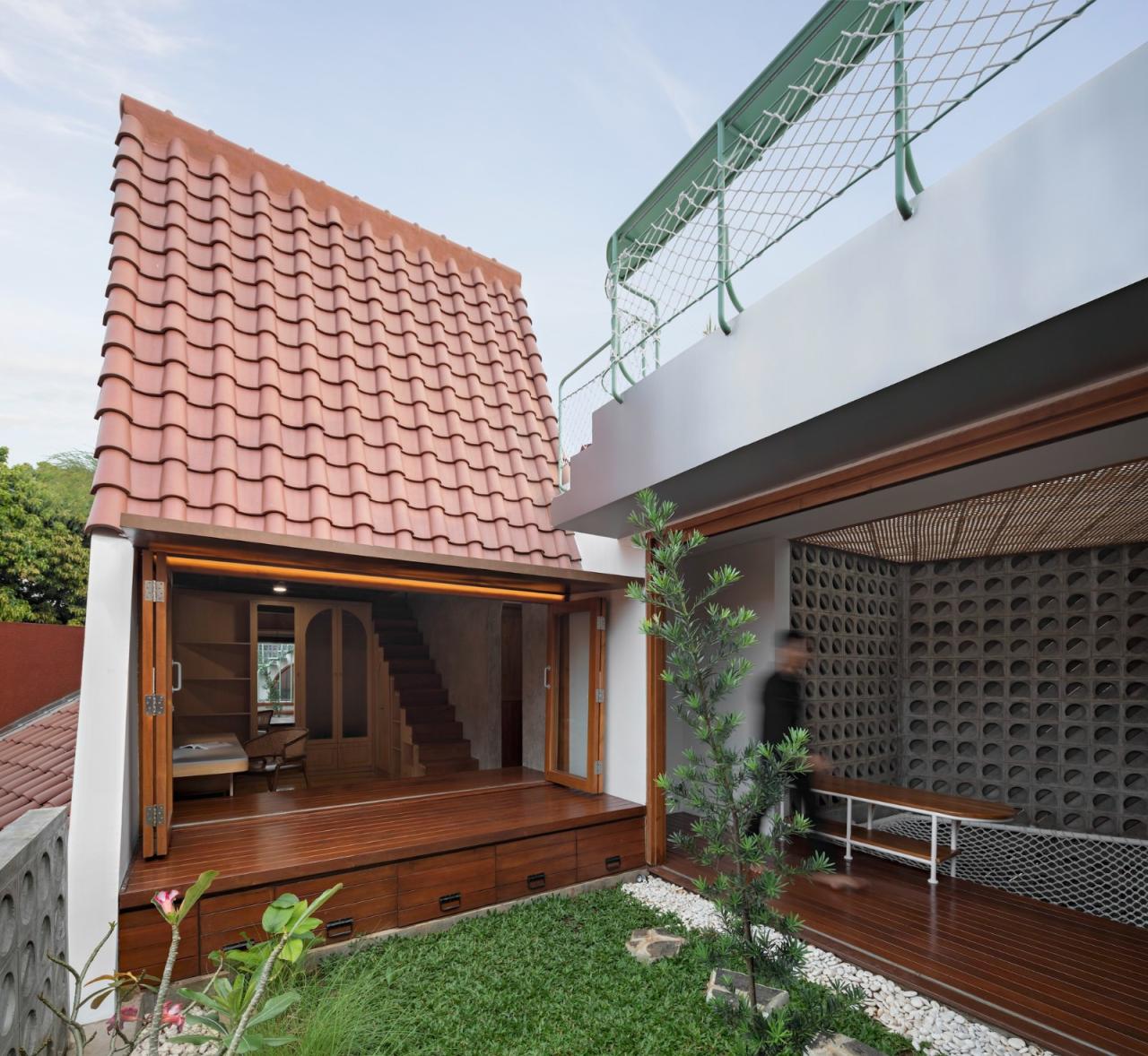 BIM建筑|爪哇屋顶+旋转房间,分心的房子 / Ismail Solehudin Architecture BIM建筑|爪哇屋顶+旋转房间,分心的房子 / Ismail Solehudin Architecture