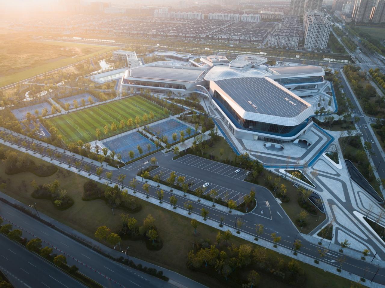 BIM建筑|体育运动催化城市生活:桐乡市全民健身中心暨李宁体育园 / PTD柏涛设计 BIM建筑|体育运动催化城市生活:桐乡市全民健身中心暨李宁体育园 / PTD柏涛设计