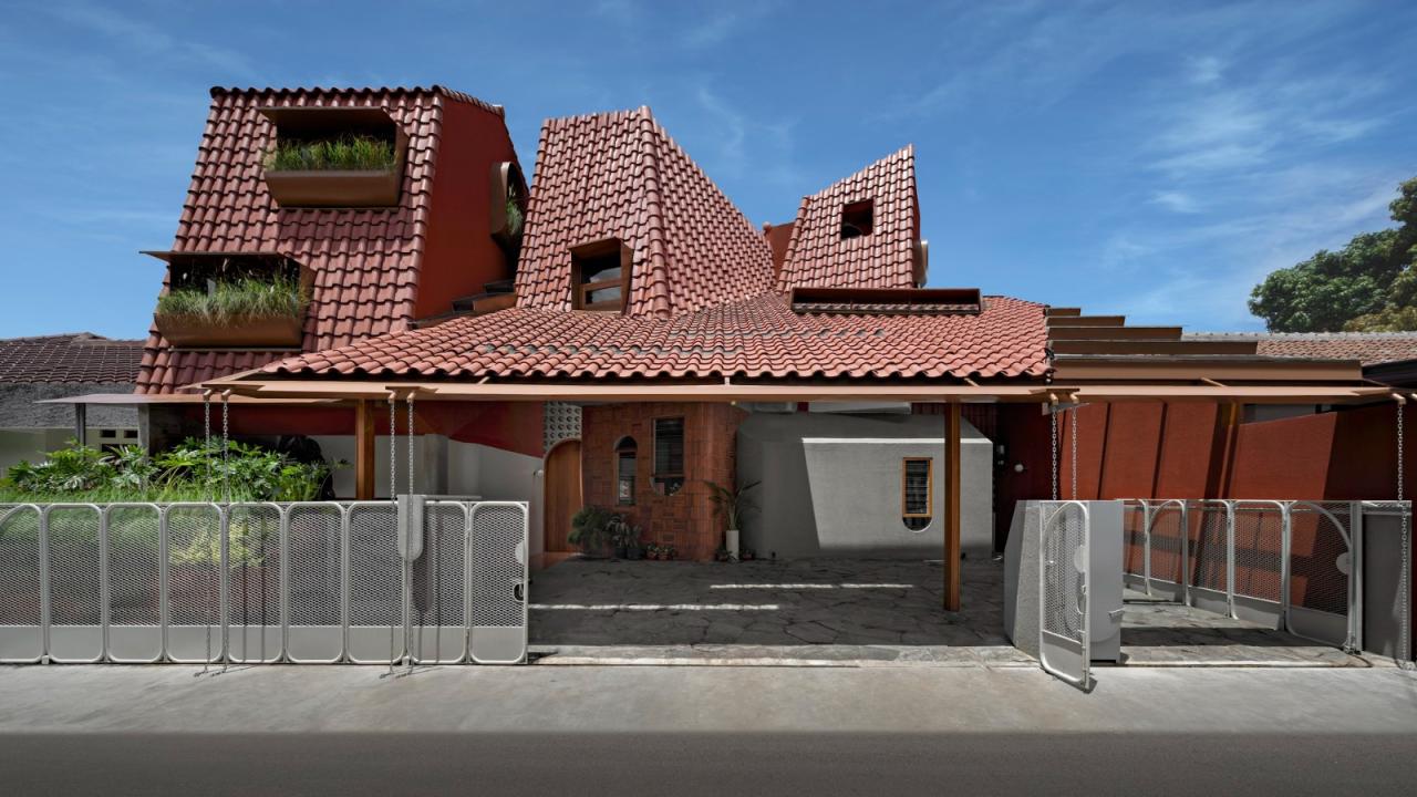 BIM建筑|爪哇屋顶+旋转房间,分心的房子 / Ismail Solehudin Architecture BIM建筑|爪哇屋顶+旋转房间,分心的房子 / Ismail Solehudin Architecture