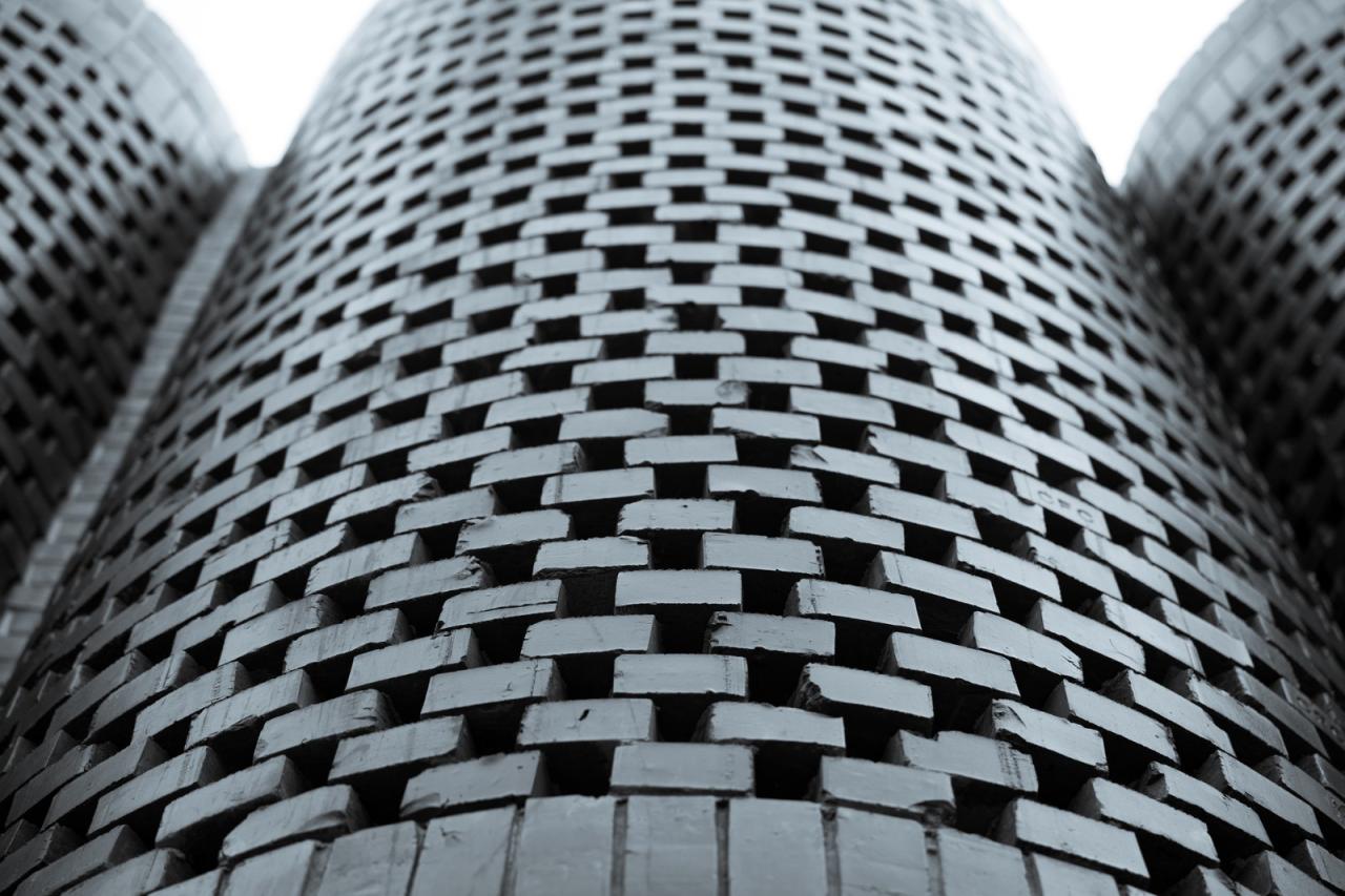 BIM建筑| 陵墓纪念堂,混凝土圆柱‘滴落’ / Sthapotik BIM建筑| 陵墓纪念堂,混凝土圆柱‘滴落’ / Sthapotik