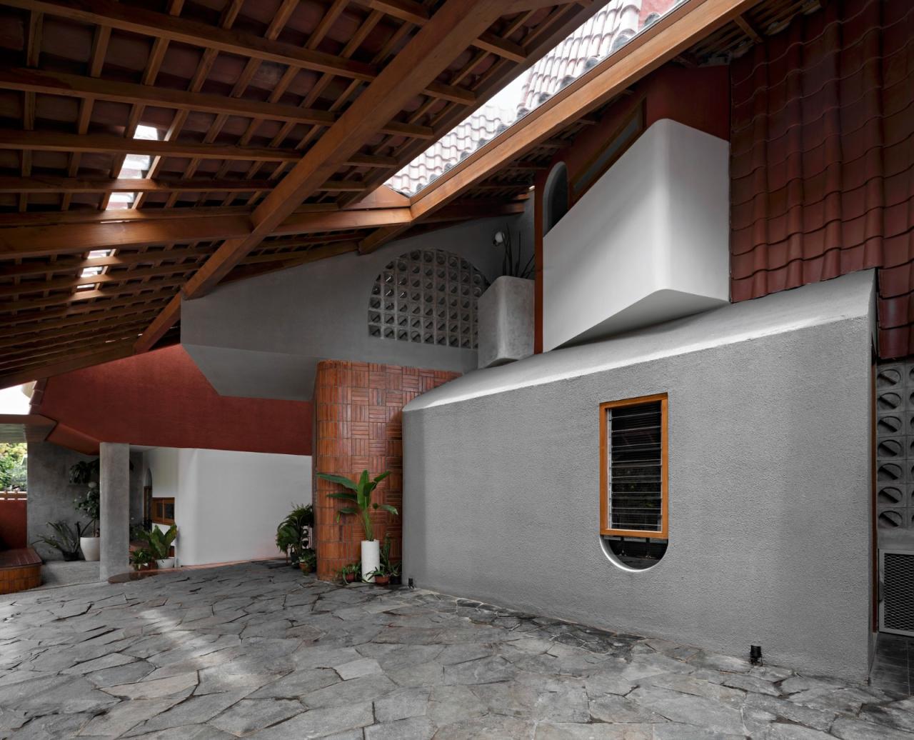 BIM建筑|爪哇屋顶+旋转房间,分心的房子 / Ismail Solehudin Architecture BIM建筑|爪哇屋顶+旋转房间,分心的房子 / Ismail Solehudin Architecture