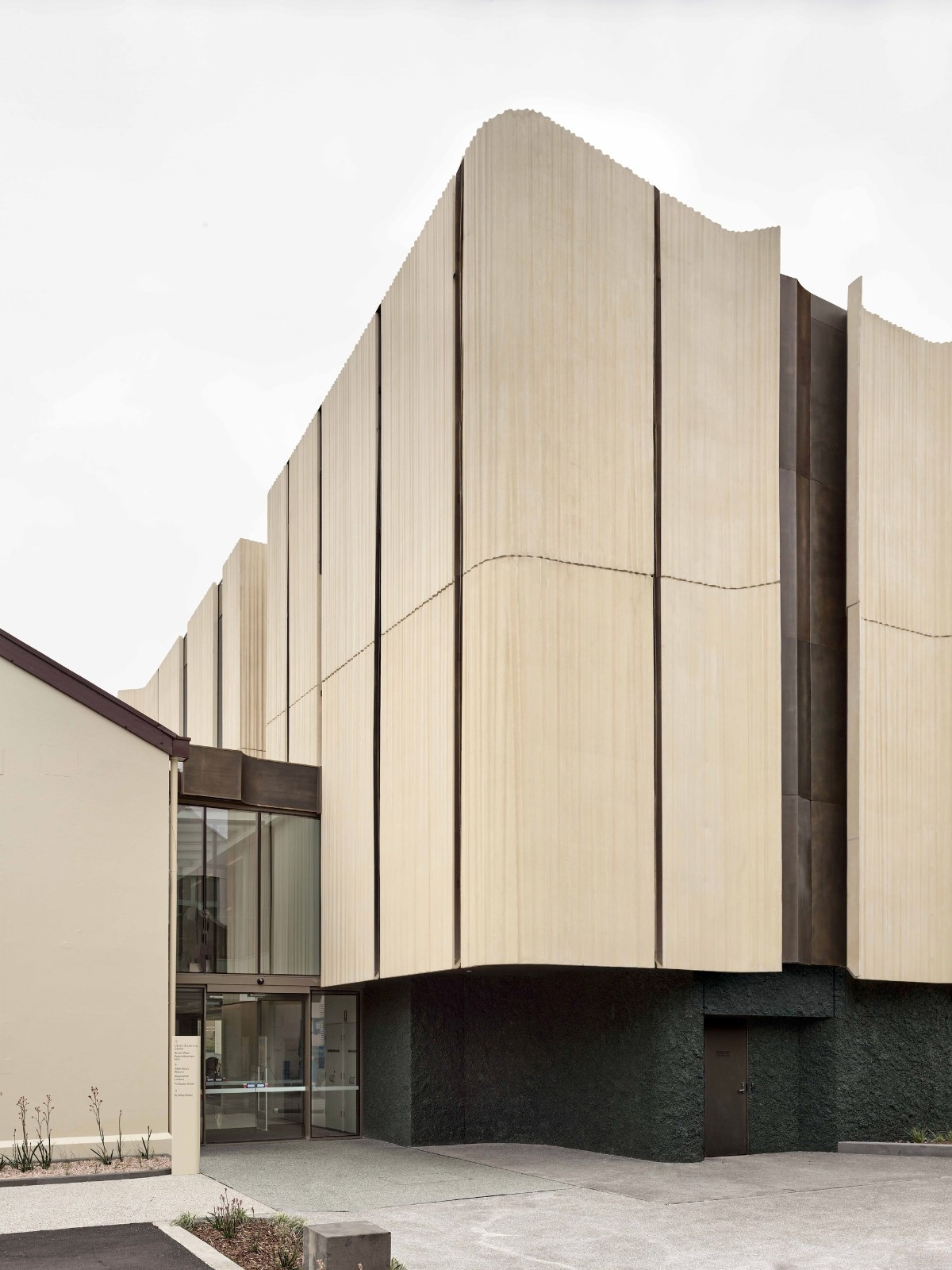 BIM建筑|瓦南布尔图书馆与学习中心 / Kosloff Architecture BIM建筑|瓦南布尔图书馆与学习中心 / Kosloff Architecture