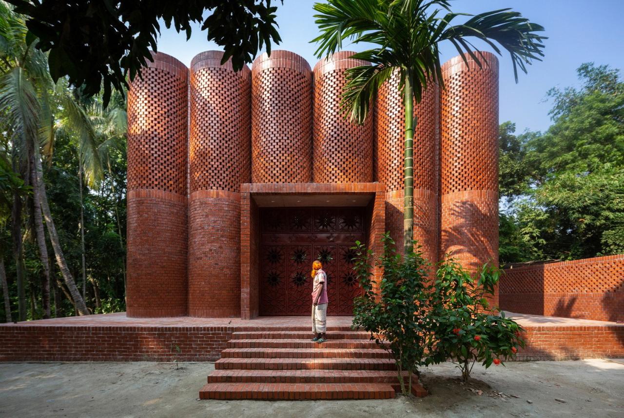 BIM建筑| 陵墓纪念堂,混凝土圆柱‘滴落’ / Sthapotik BIM建筑| 陵墓纪念堂,混凝土圆柱‘滴落’ / Sthapotik