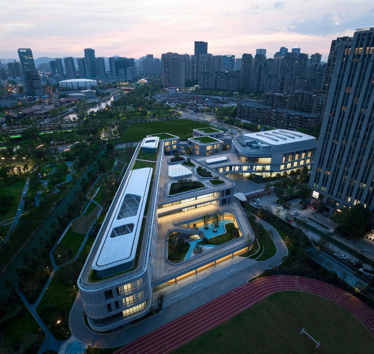 BIM建筑|对话童心,天性乐园:杭州江南实验学校教育集团江晖小学 / 浙江大学建筑设计研究院 BIM建筑|对话童心,天性乐园:杭州江南实验学校教育集团江晖小学 / 浙江大学建筑设计研究院