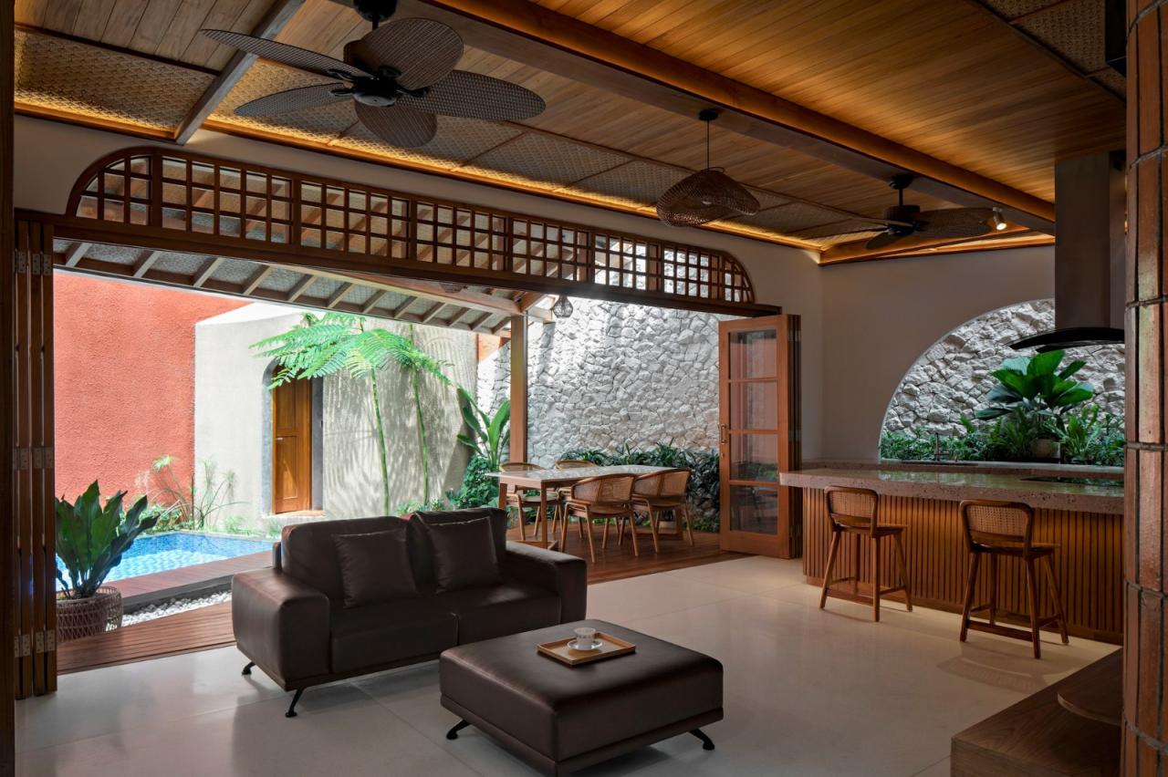 BIM建筑|爪哇屋顶+旋转房间,分心的房子 / Ismail Solehudin Architecture BIM建筑|爪哇屋顶+旋转房间,分心的房子 / Ismail Solehudin Architecture