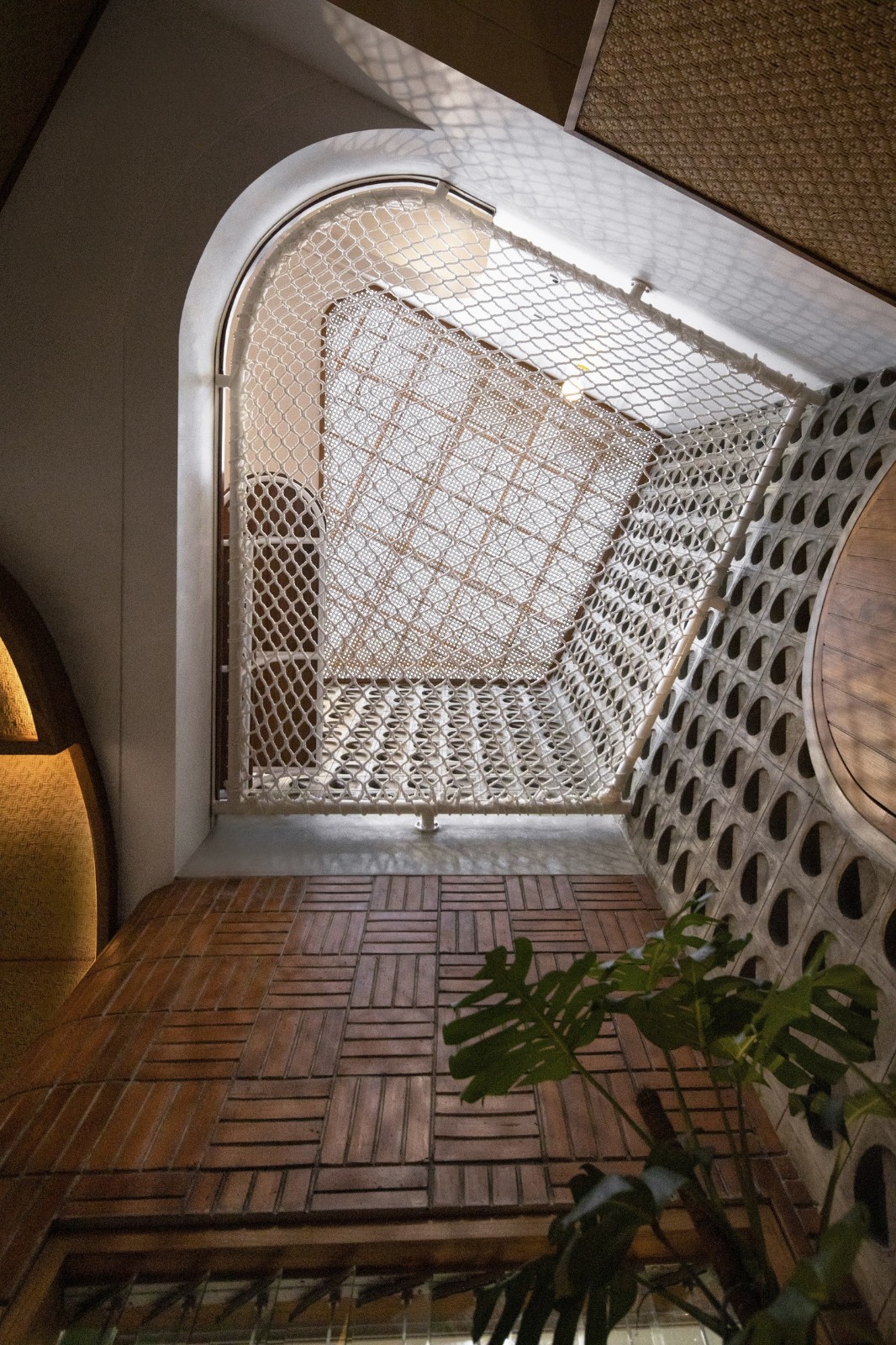 BIM建筑|爪哇屋顶+旋转房间,分心的房子 / Ismail Solehudin Architecture BIM建筑|爪哇屋顶+旋转房间,分心的房子 / Ismail Solehudin Architecture