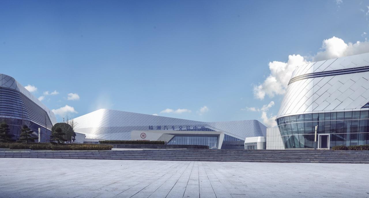 BIM建筑|自由 动感 科技:株洲汽博园交易中心一体化设计探讨 / 罗劲工作室 BIM建筑|自由 动感 科技:株洲汽博园交易中心一体化设计探讨 / 罗劲工作室