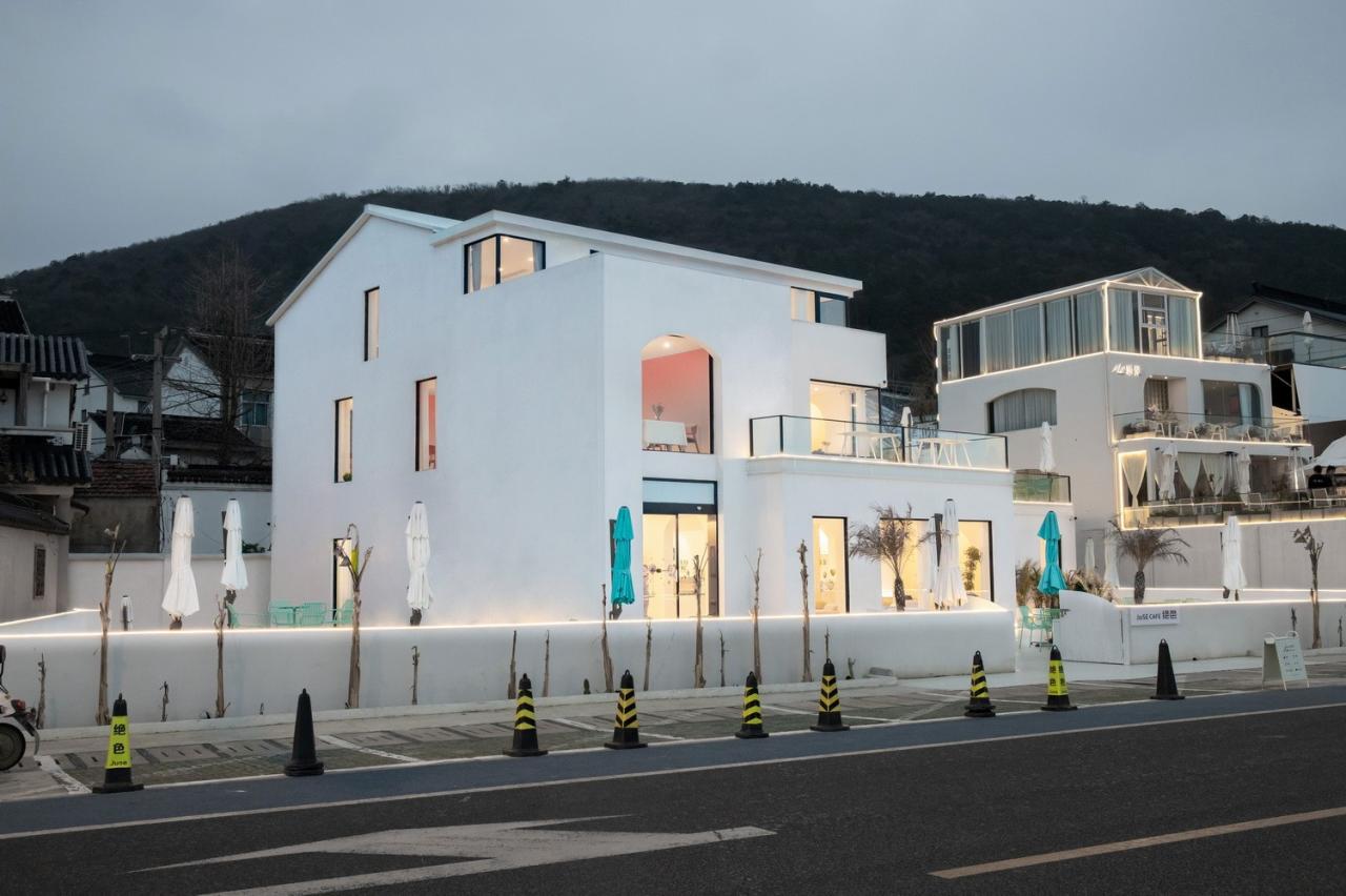 BIM建筑|环湖公路边的度假餐吧 / 平介设计 BIM建筑|环湖公路边的度假餐吧 / 平介设计