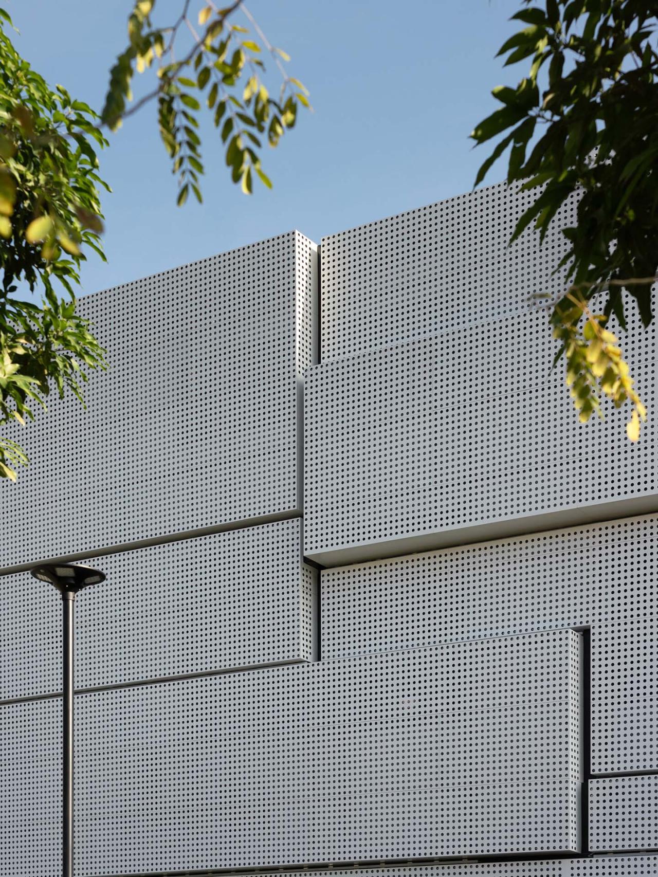 BIM建筑|BMW宝马前海客户体验中心 / 朱海博建筑设计事务所 BIM建筑|BMW宝马前海客户体验中心 / 朱海博建筑设计事务所
