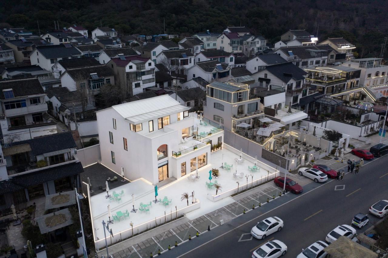 BIM建筑|环湖公路边的度假餐吧 / 平介设计 BIM建筑|环湖公路边的度假餐吧 / 平介设计