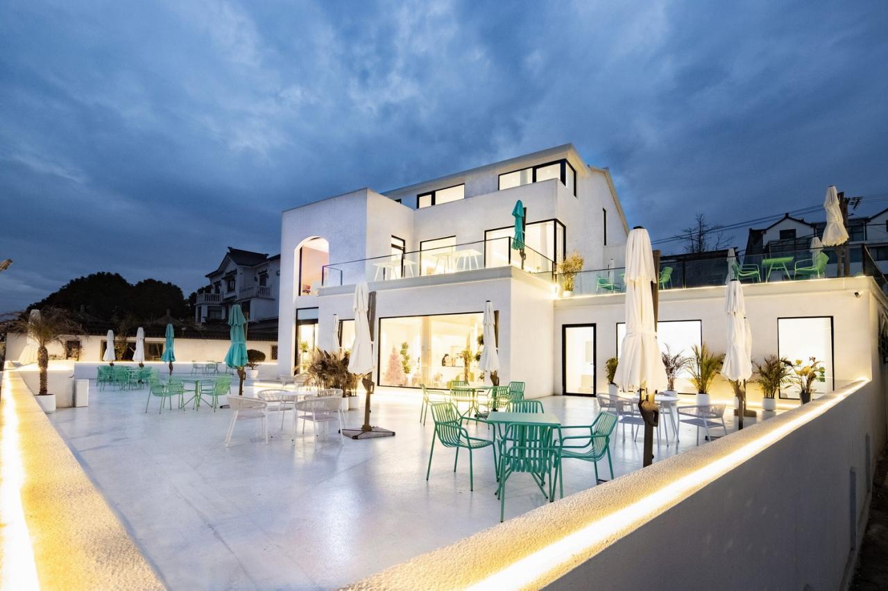 BIM建筑|环湖公路边的度假餐吧 / 平介设计 BIM建筑|环湖公路边的度假餐吧 / 平介设计