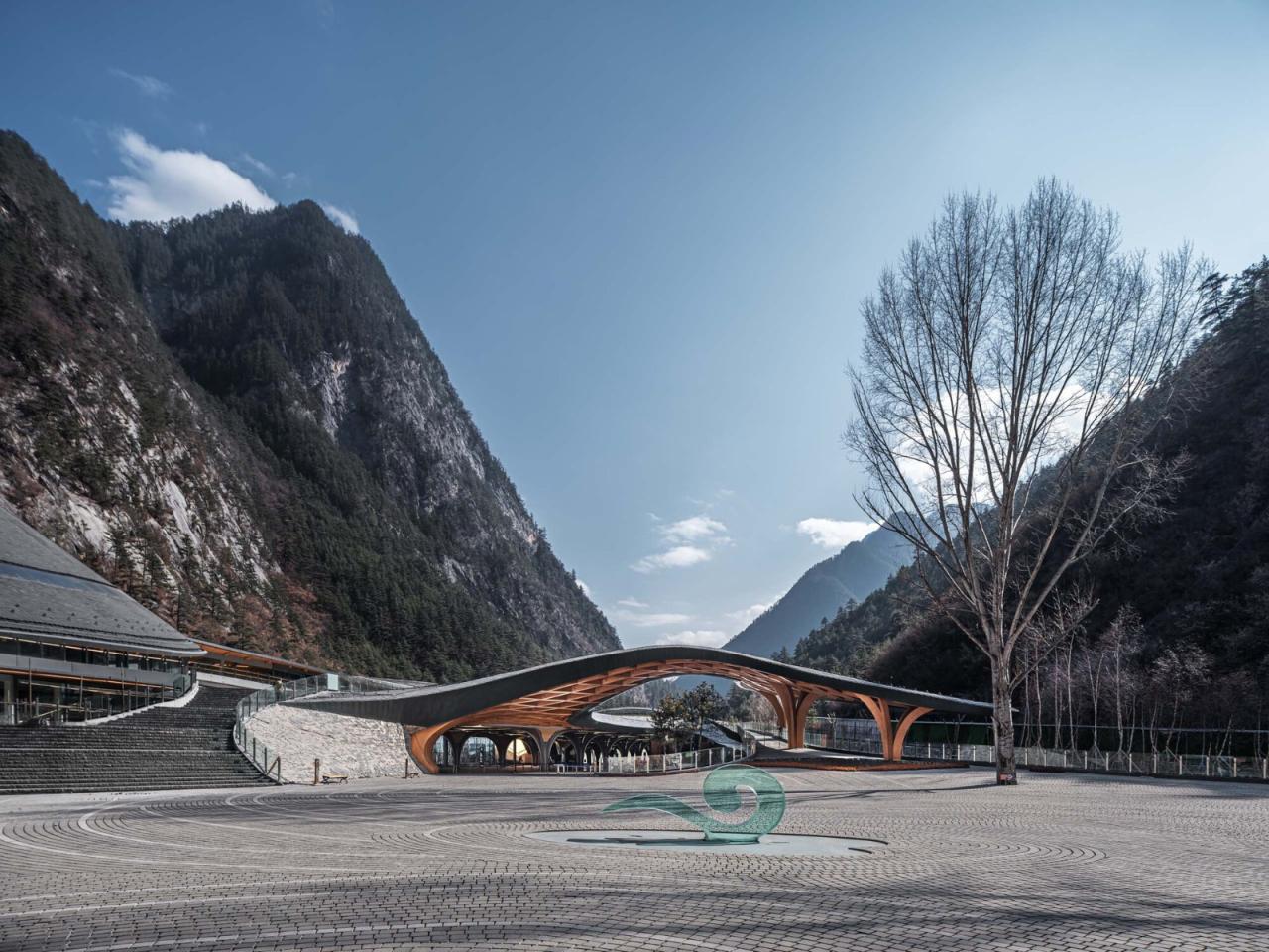 BIM建筑|九寨沟景区沟口立体式游客服务中心 / 清华大学建筑设计研究院 BIM建筑|九寨沟景区沟口立体式游客服务中心 / 清华大学建筑设计研究院
