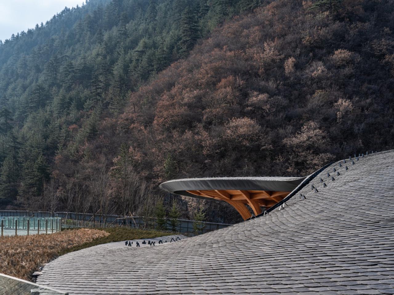 BIM建筑|九寨沟景区沟口立体式游客服务中心 / 清华大学建筑设计研究院 BIM建筑|九寨沟景区沟口立体式游客服务中心 / 清华大学建筑设计研究院