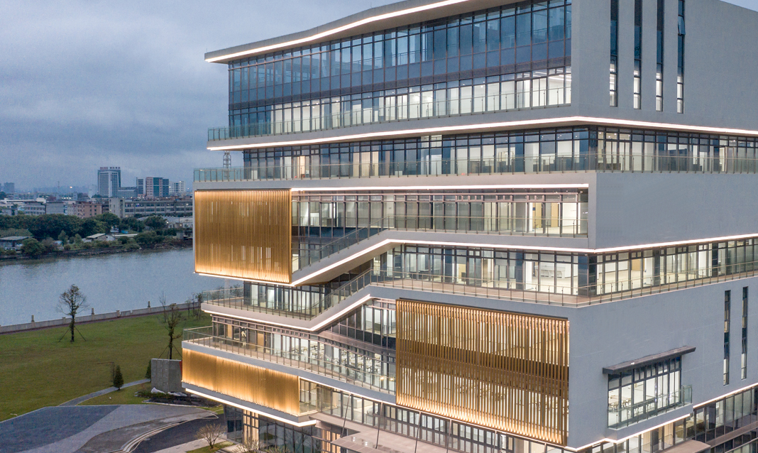 BIM建筑|立于水乡新区的精神堡垒:东莞水乡科创二期 / 森磊国际 BIM建筑|立于水乡新区的精神堡垒:东莞水乡科创二期 / 森磊国际