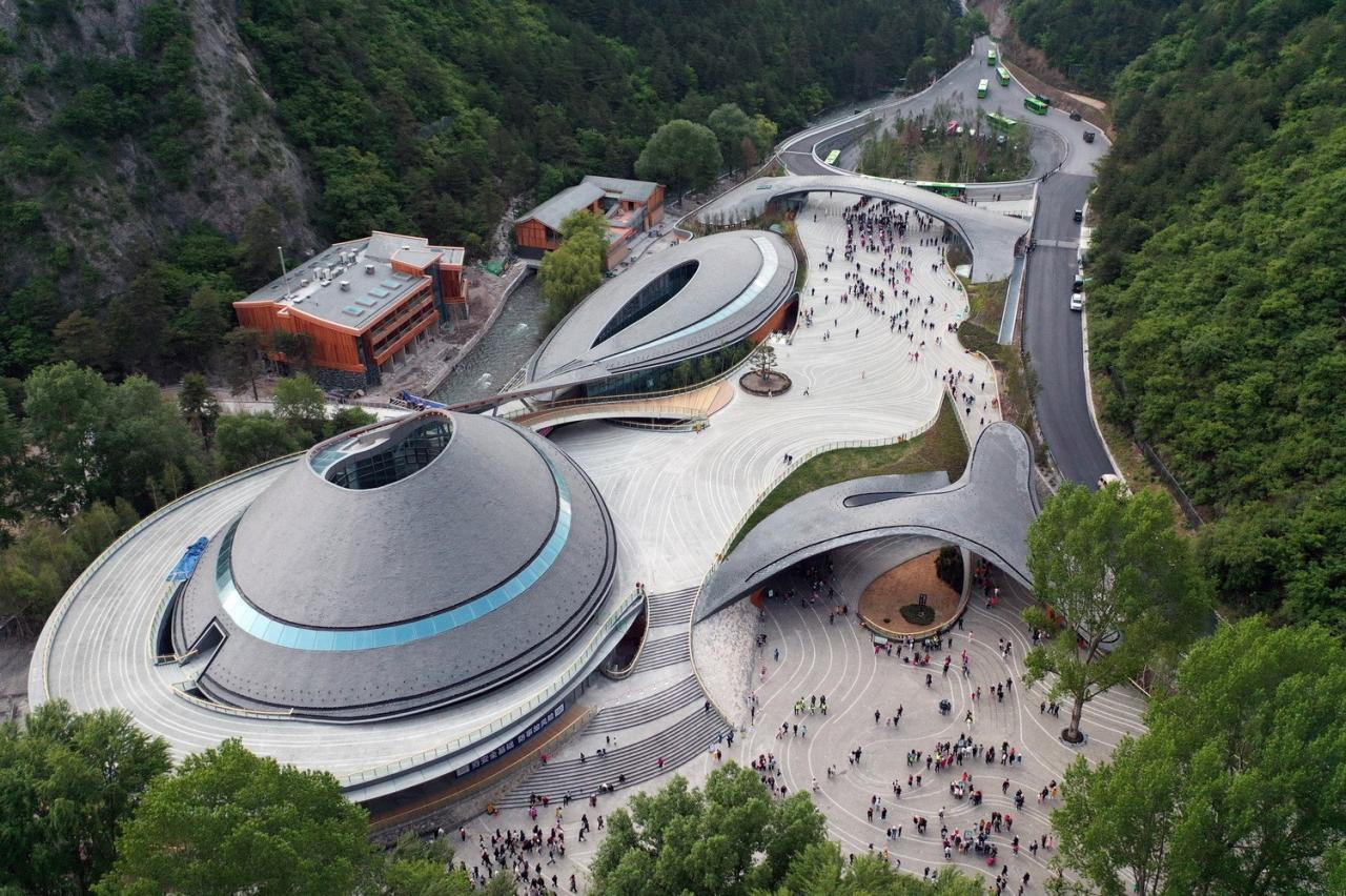 BIM建筑|九寨沟景区沟口立体式游客服务中心 / 清华大学建筑设计研究院 BIM建筑|九寨沟景区沟口立体式游客服务中心 / 清华大学建筑设计研究院