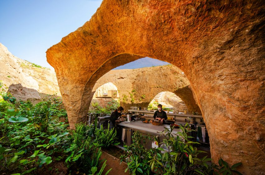 BIM建筑|石上纯也设计泥土覆盖的地下房子和餐馆 BIM建筑|石上纯也设计泥土覆盖的地下房子和餐馆